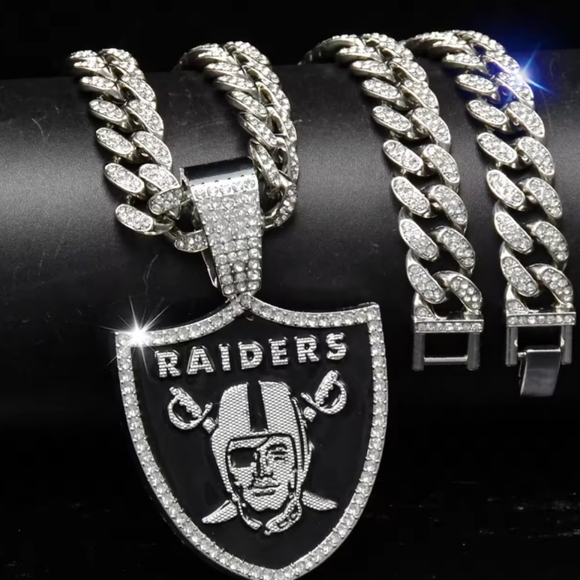 Beautiful New Raiders football team iced out style 20" in gold or silver - Picture 2 of 6